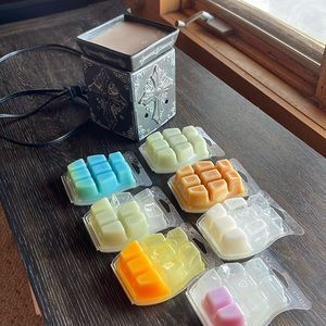 SCENTSY Charity cross full size wax warmer light burb included. and wax bars.$30
